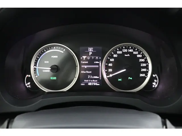 Lexus IS 300h 25th Edition 2013 Hybride Benzine 6