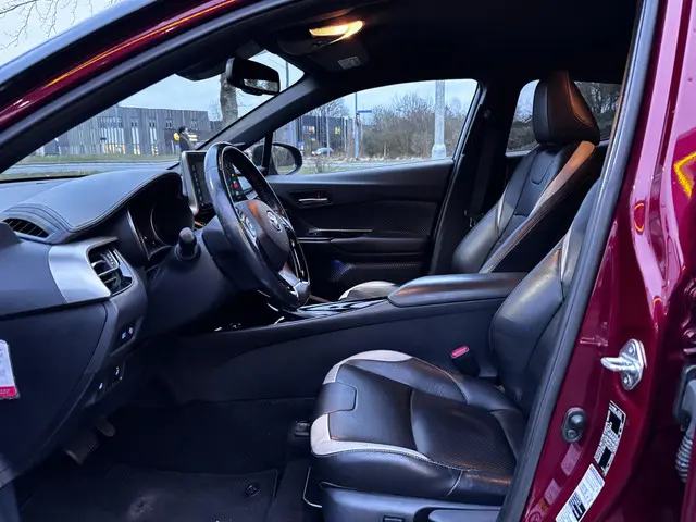 Toyota C-HR 1.8 Hybrid Style 2018 Hybride Benzine 8