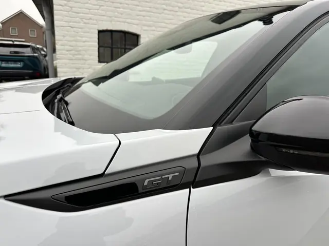 Peugeot 2008 1.2 Hybrid 145 PK GT 2025 Hybride Benzine 43