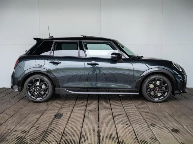 MINI 5-Deurs Cooper C 2025 Benzine 4