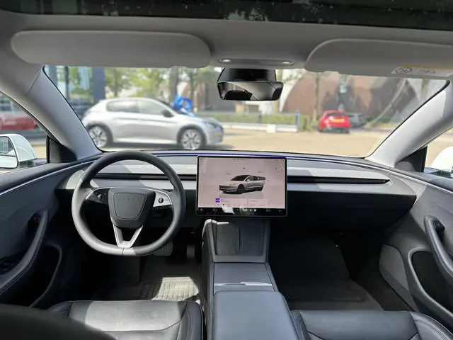 Tesla Model 3 RWD 60 kWh 2024 Elektrisch 14