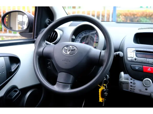 Toyota Aygo 1.0 VVT-i Now 5-Drs *33.180!* Airco 2013 Benzine 6