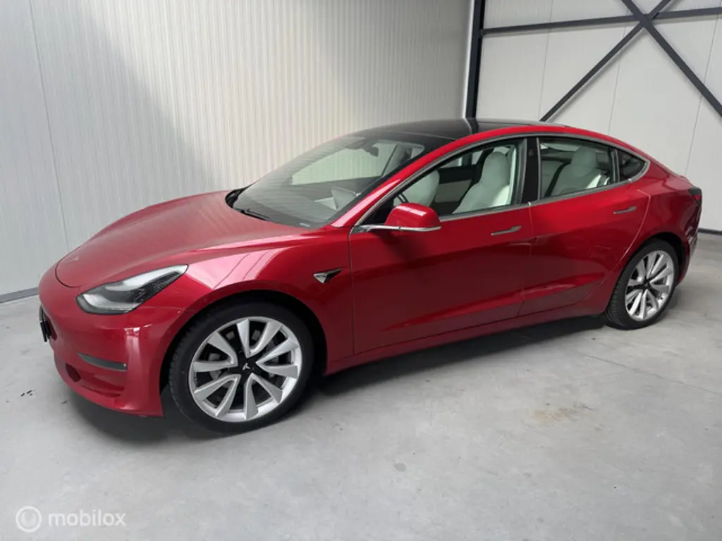 Tesla Model 3 2