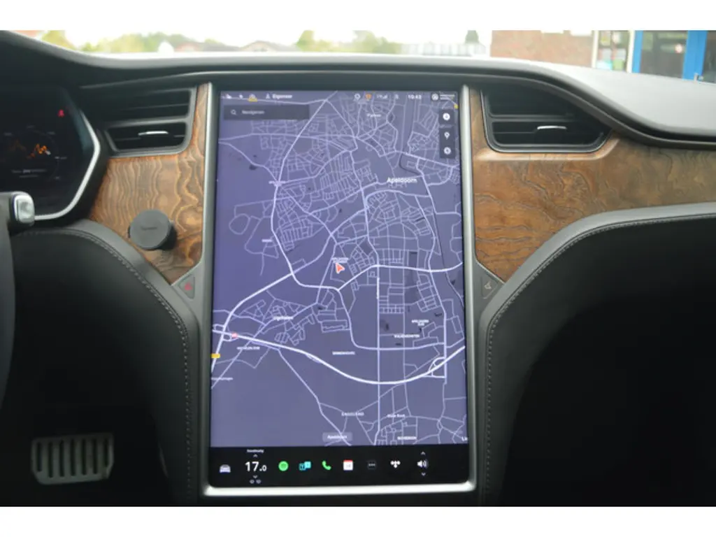 Tesla Model S 3