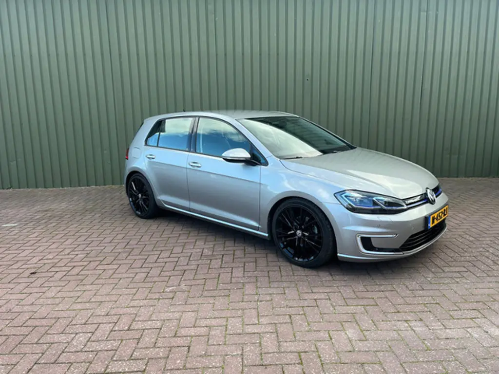 Volkswagen e-Golf 2