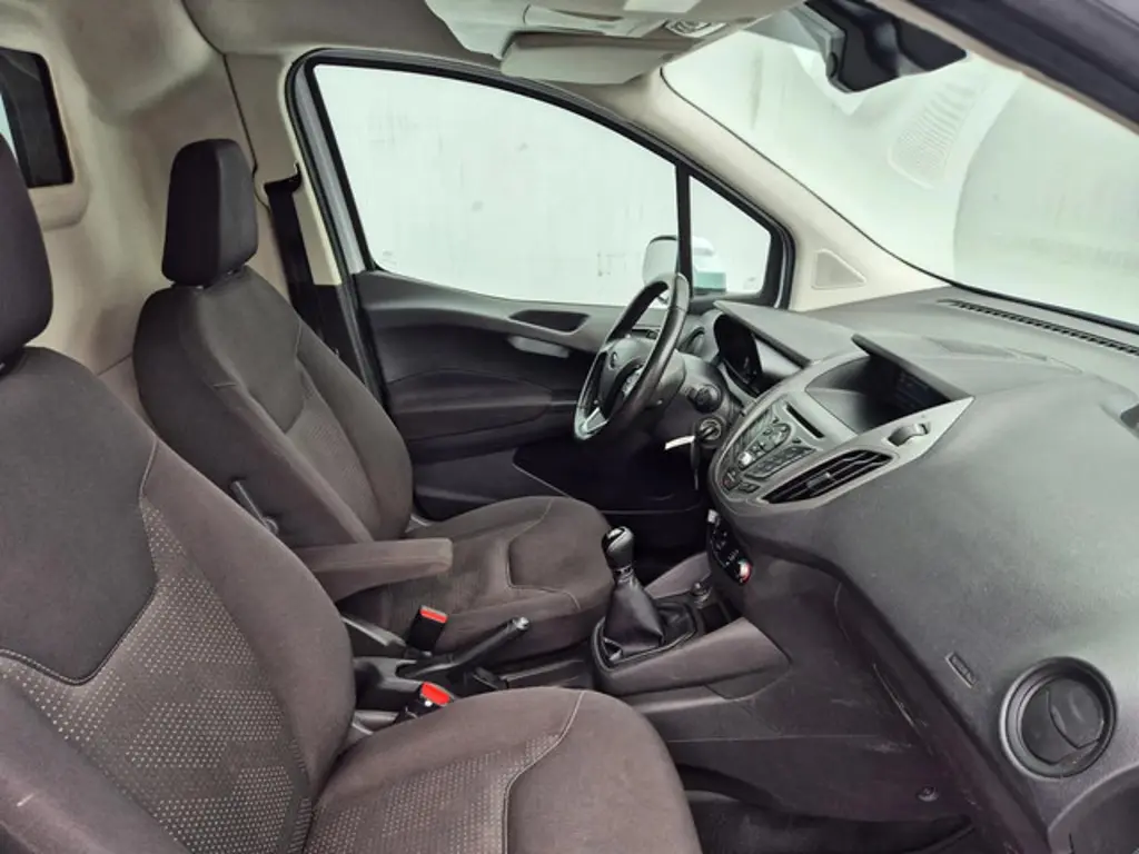 Ford Transit Courier 2
