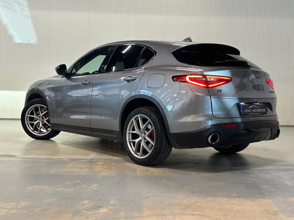 Alfa Romeo Stelvio 2