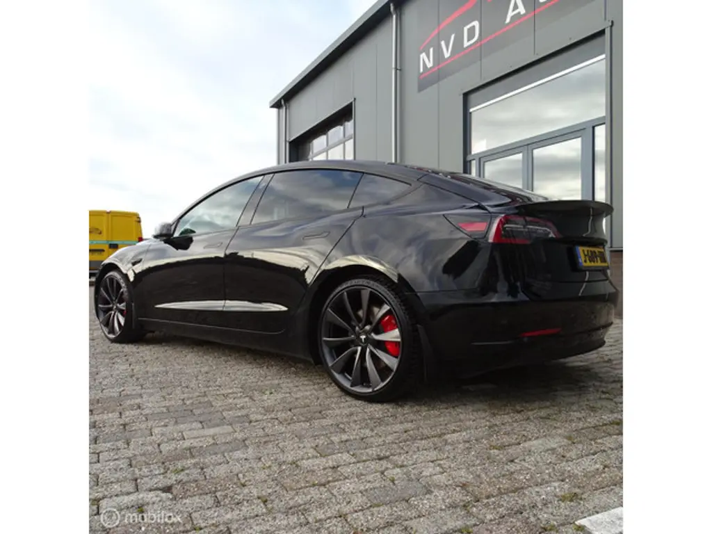 Tesla Model 3 2