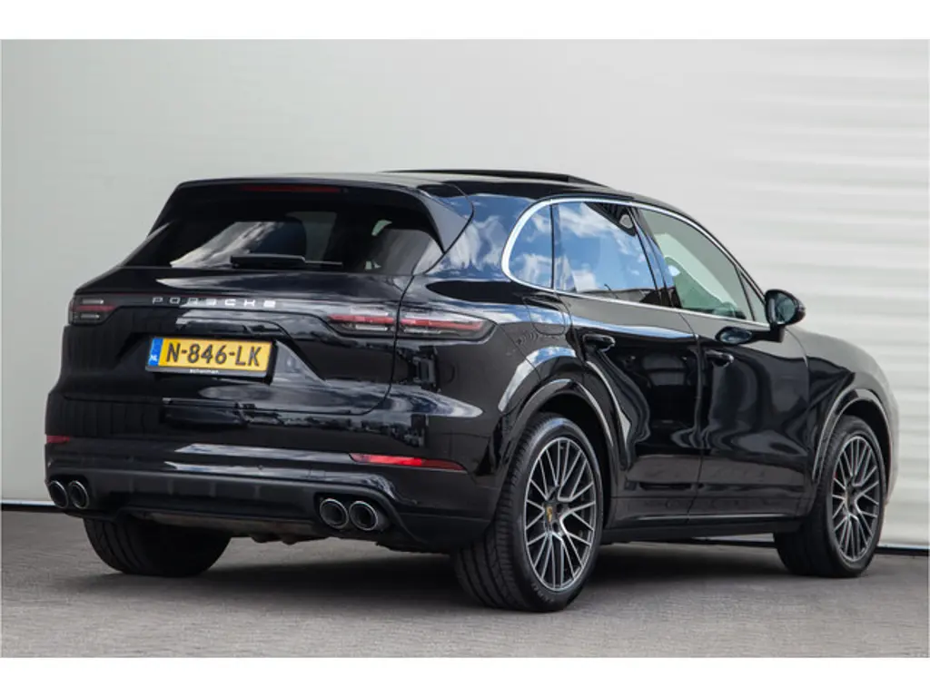 Porsche Cayenne 2