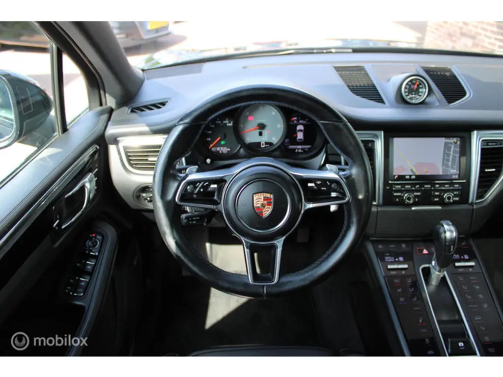Porsche Macan 2