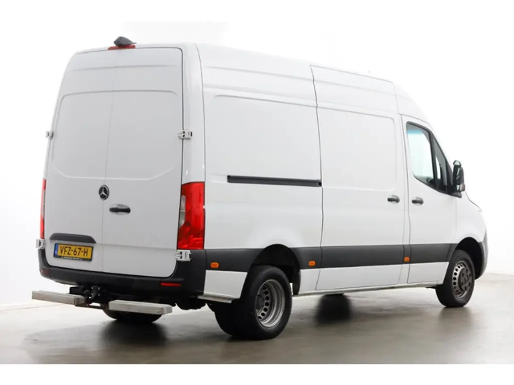 Mercedes-Benz Sprinter 2
