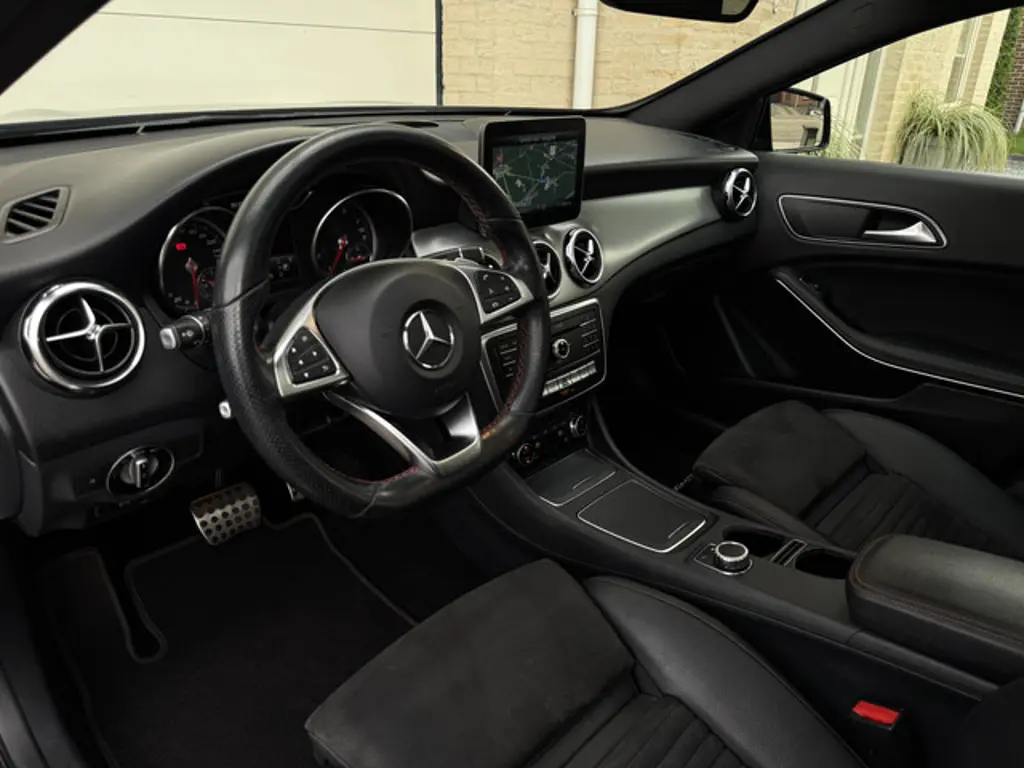 Mercedes-Benz GLA 2