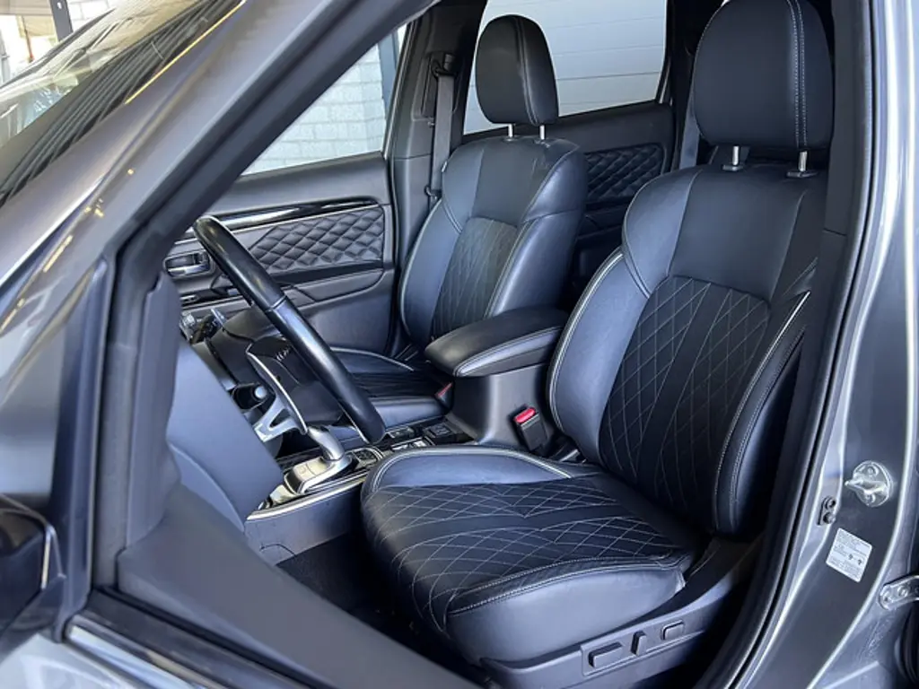 Mitsubishi Outlander 3