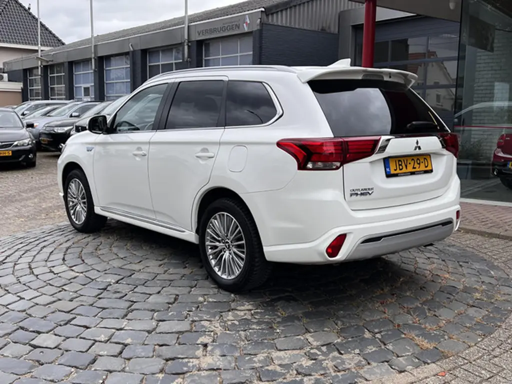 Mitsubishi Outlander 3