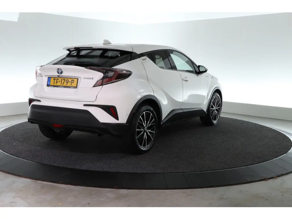 Toyota C-HR 2