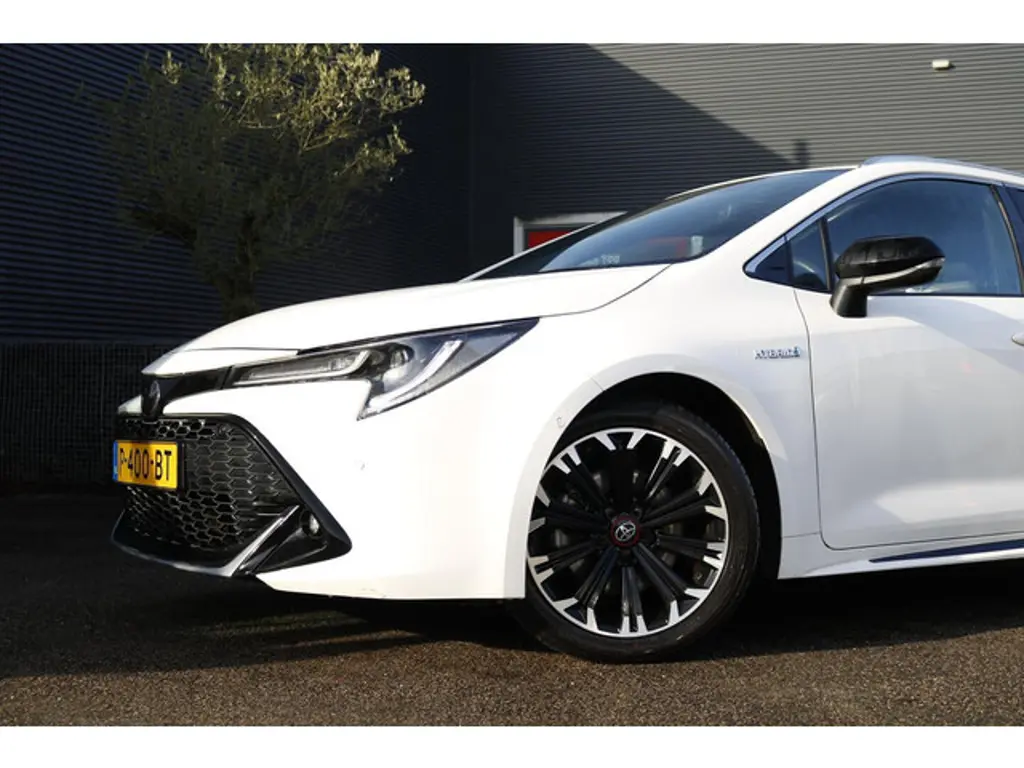 Toyota Corolla Touring Sports 2