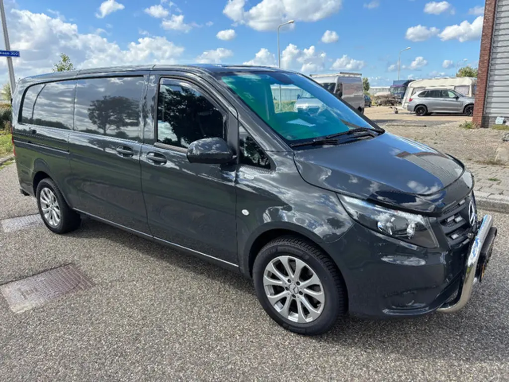 Mercedes-Benz Vito 2