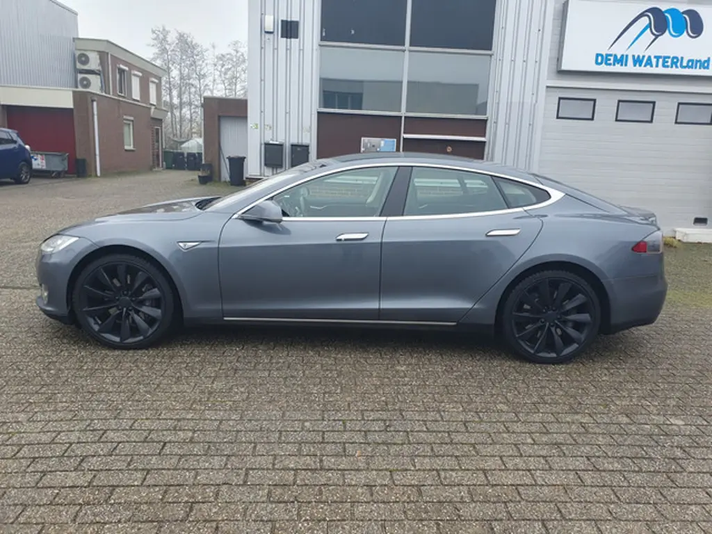 Tesla Model S 2