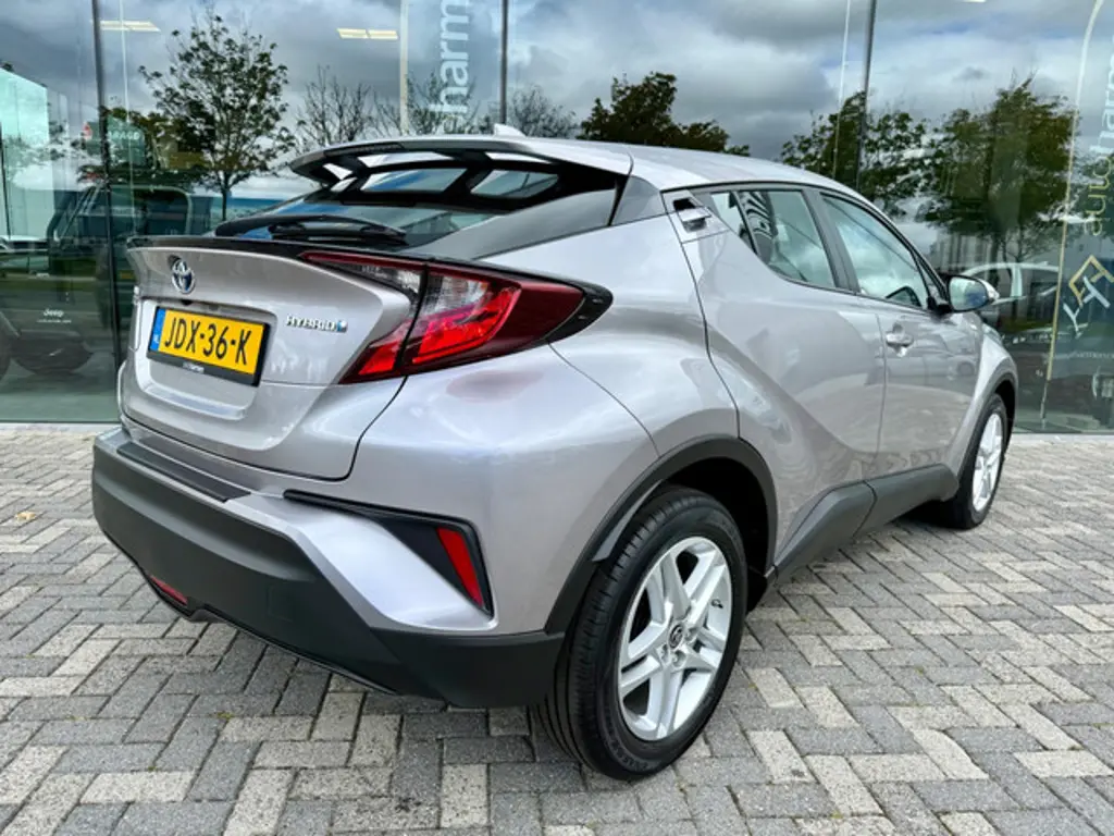 Toyota C-HR 2