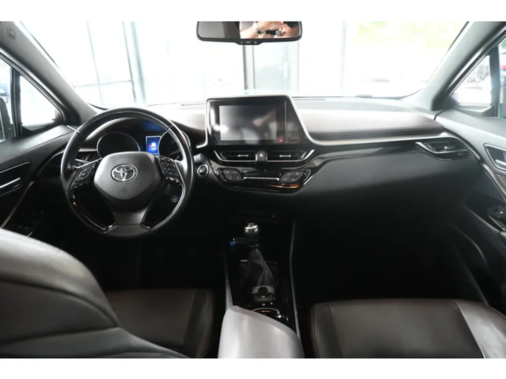 Toyota C-HR 2