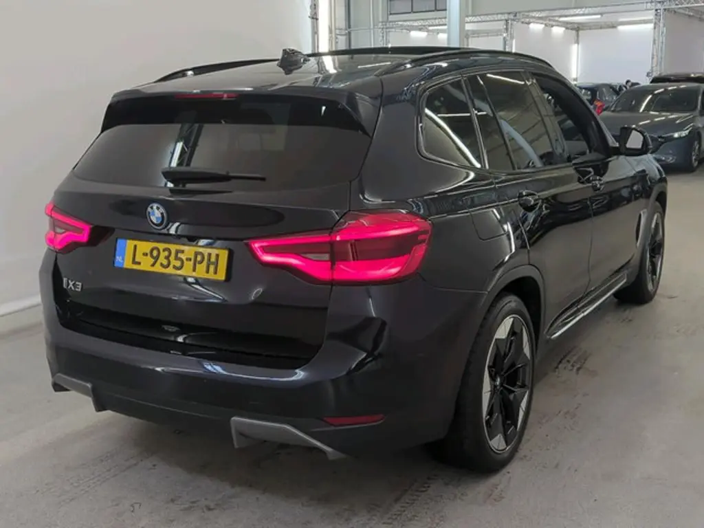 BMW iX3 2