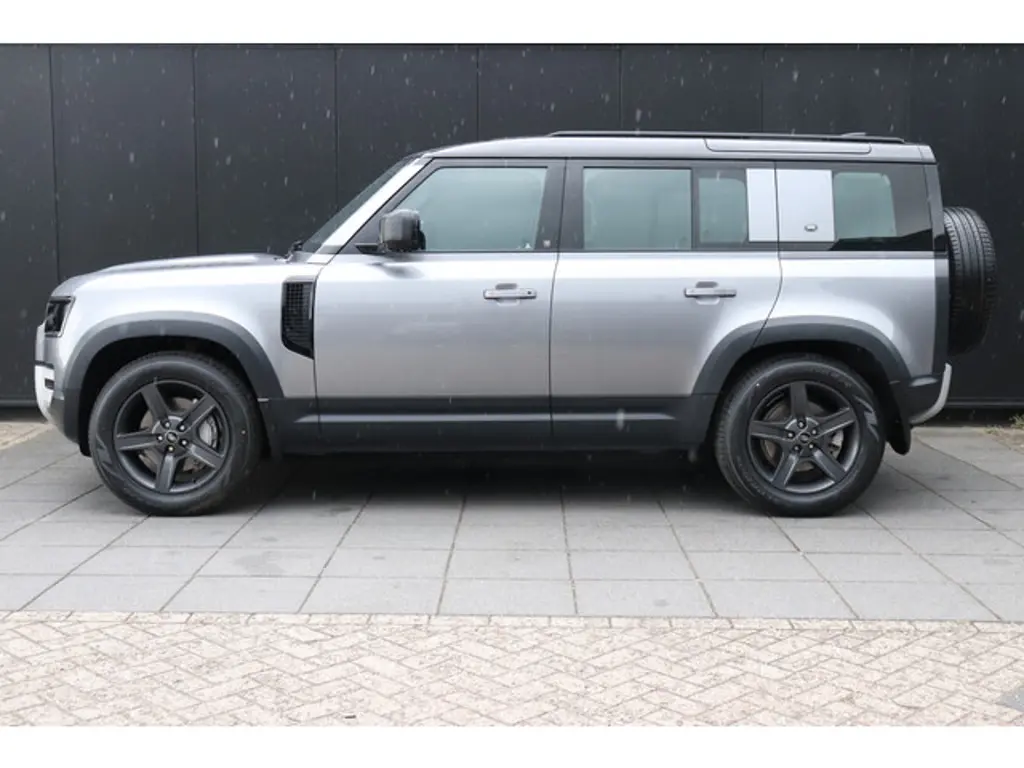 Land Rover Defender 2