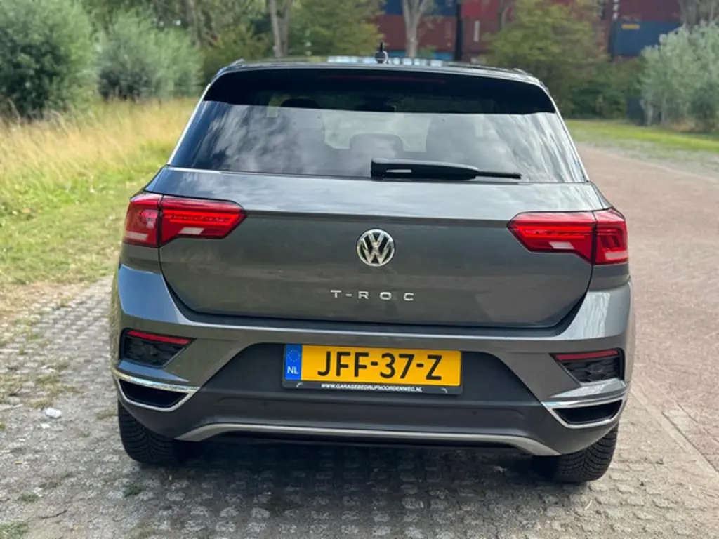 Volkswagen T-Roc 3