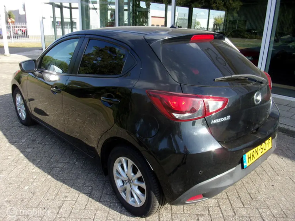 Mazda 2 3