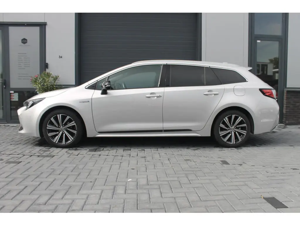 Toyota Corolla Touring Sports 2