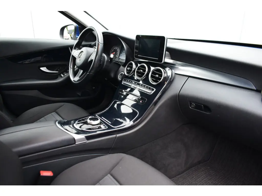 Mercedes-Benz C-Klasse 3