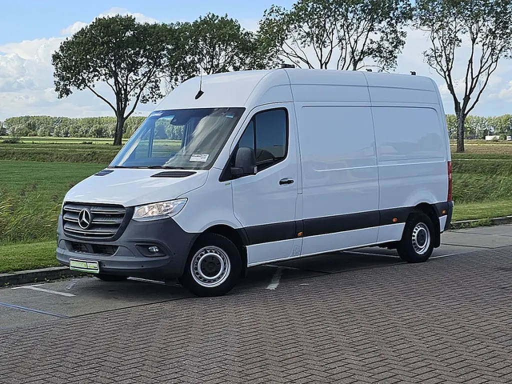Mercedes-Benz Sprinter 2
