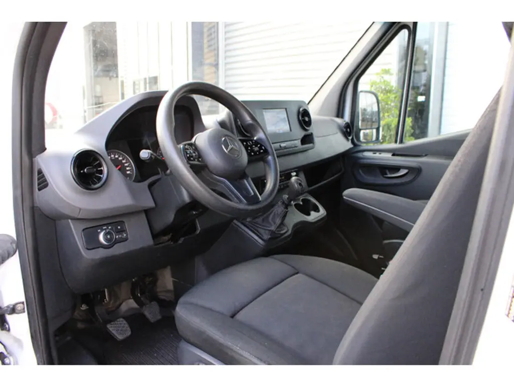 Mercedes-Benz Sprinter 2