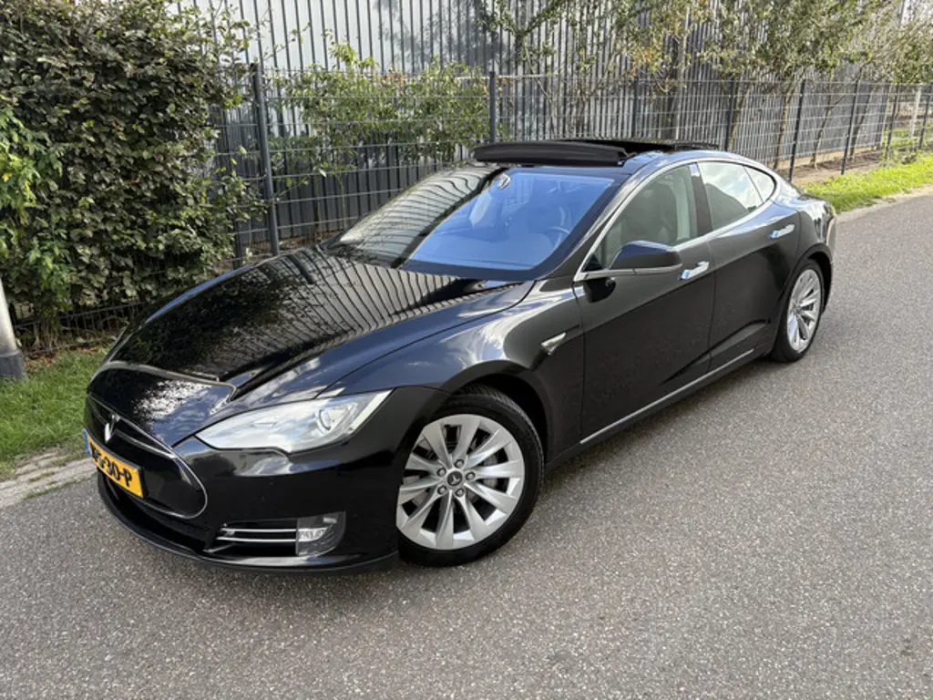 Tesla Model S 2