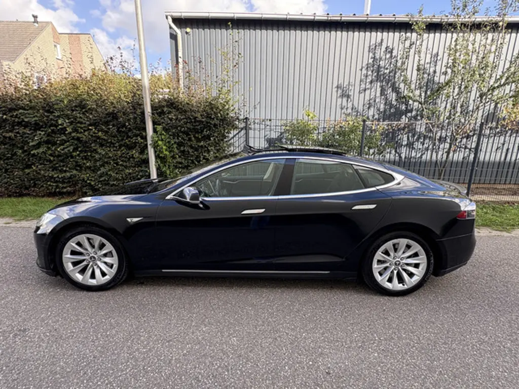 Tesla Model S 3