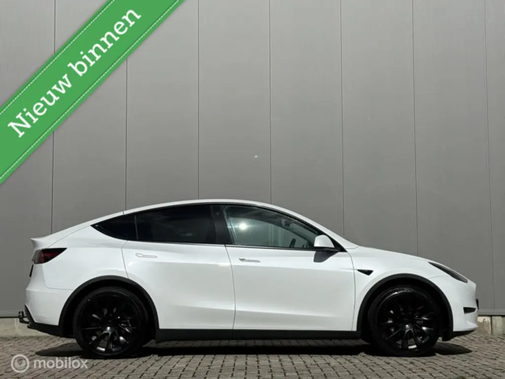 Tesla Model Y 3
