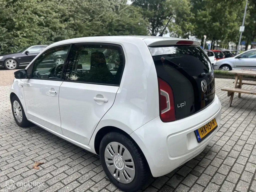 Volkswagen up! 3
