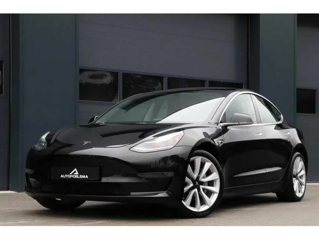 Tesla Model 3 2