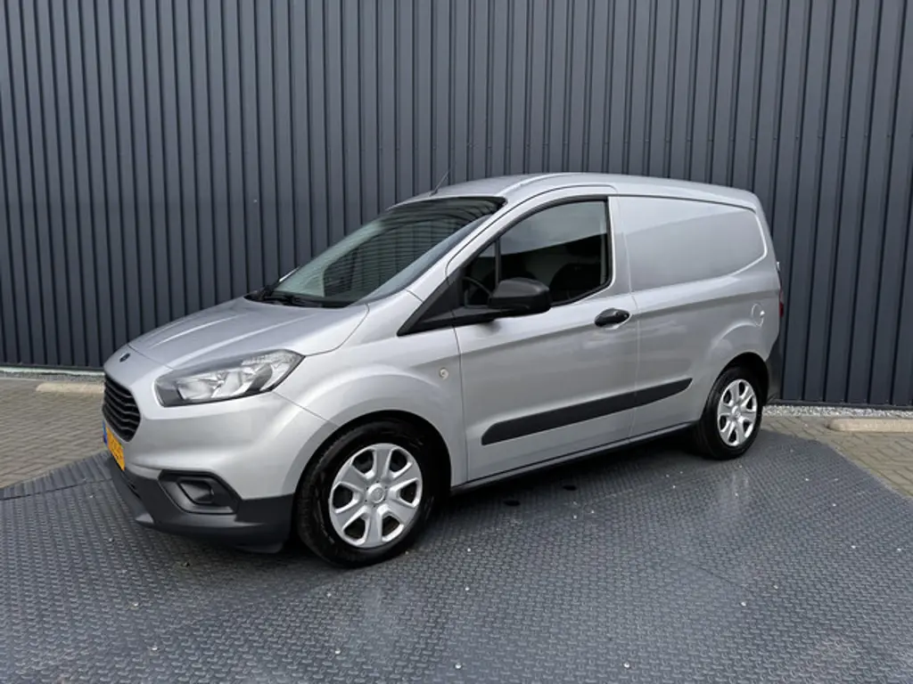 Ford Transit Courier 2