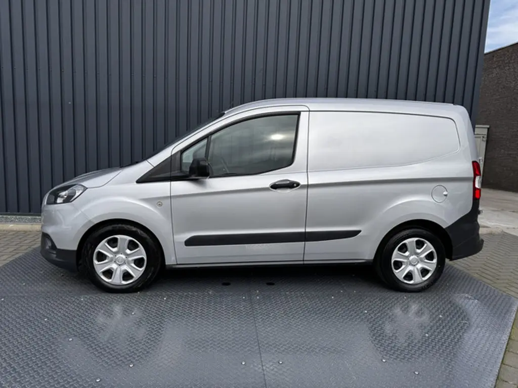 Ford Transit Courier 3