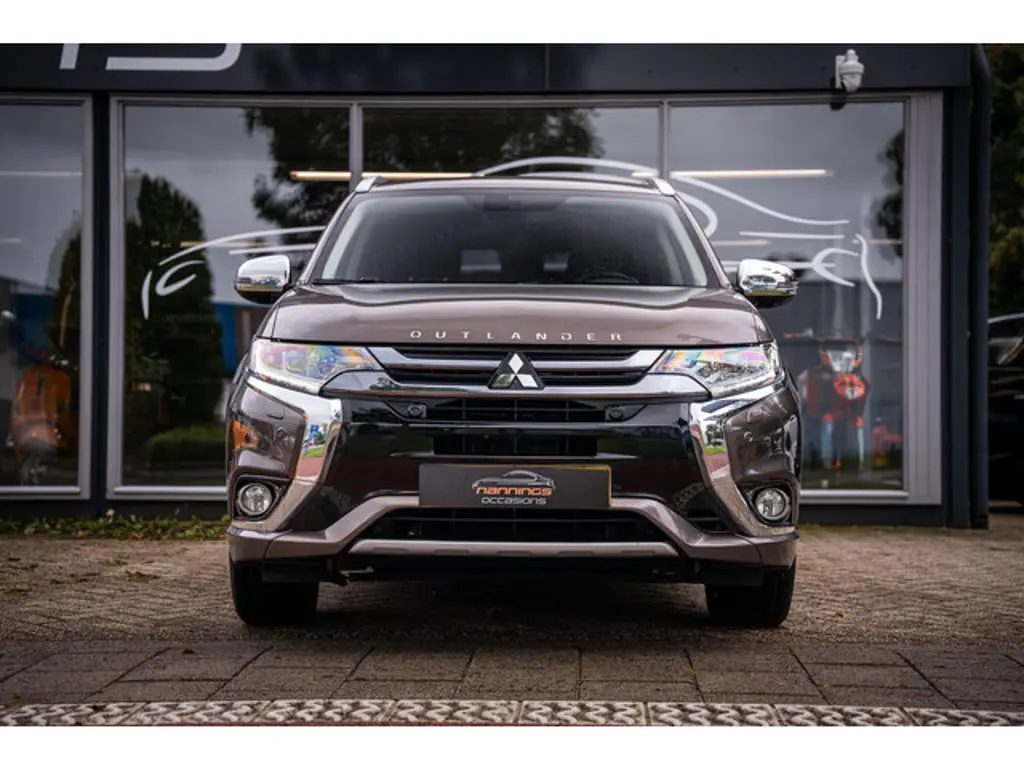 Mitsubishi Outlander 2