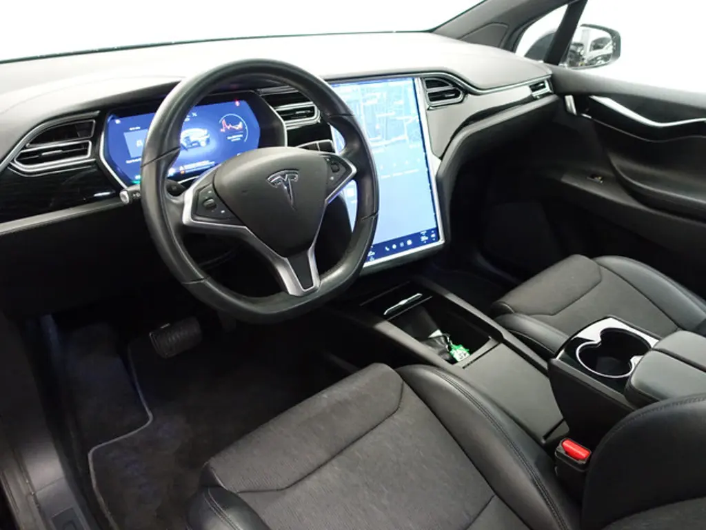 Tesla Model X 2