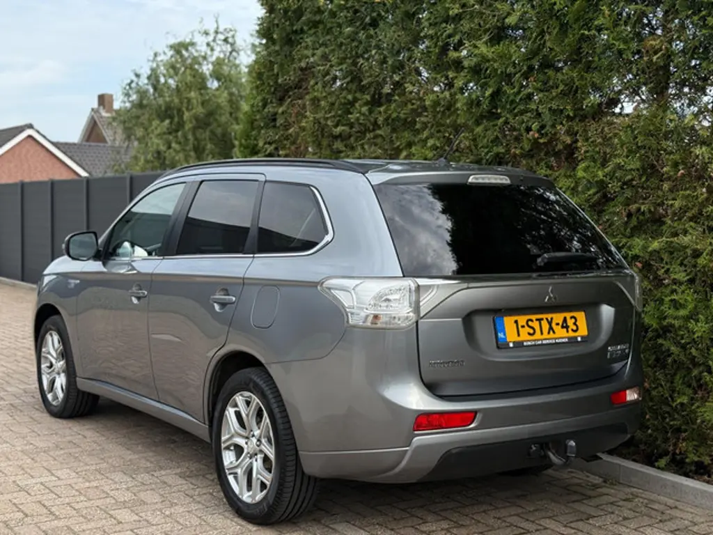 Mitsubishi Outlander 3