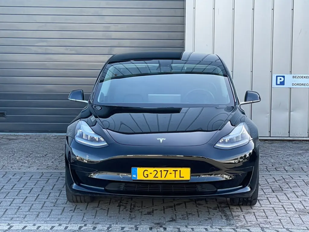 Tesla Model 3 2