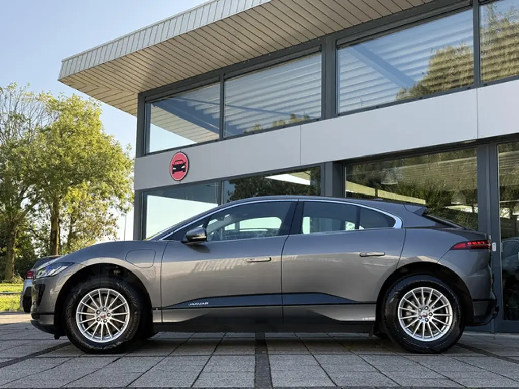 Jaguar I-PACE 3