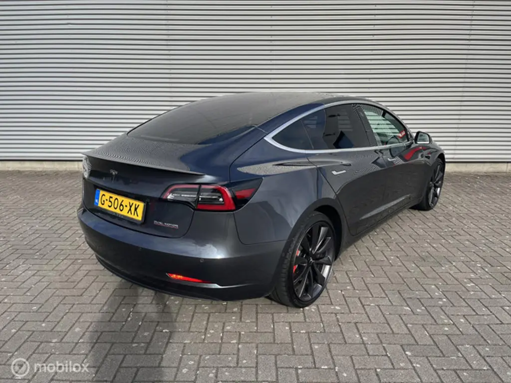 Tesla Model 3 2