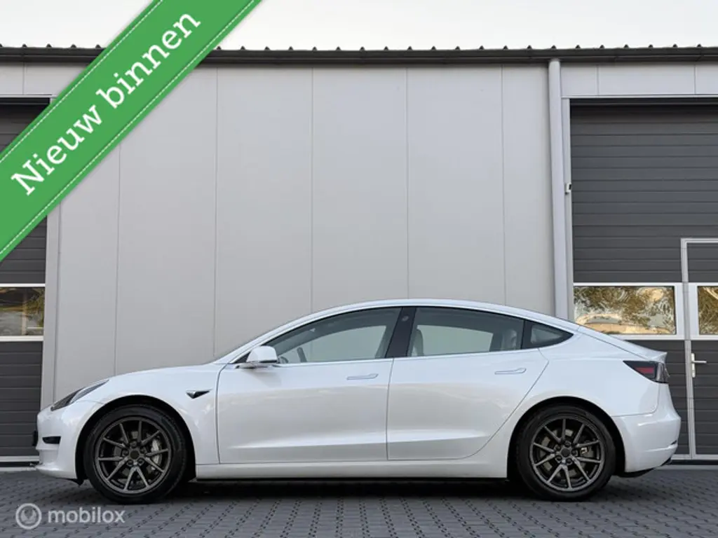 Tesla Model 3 2