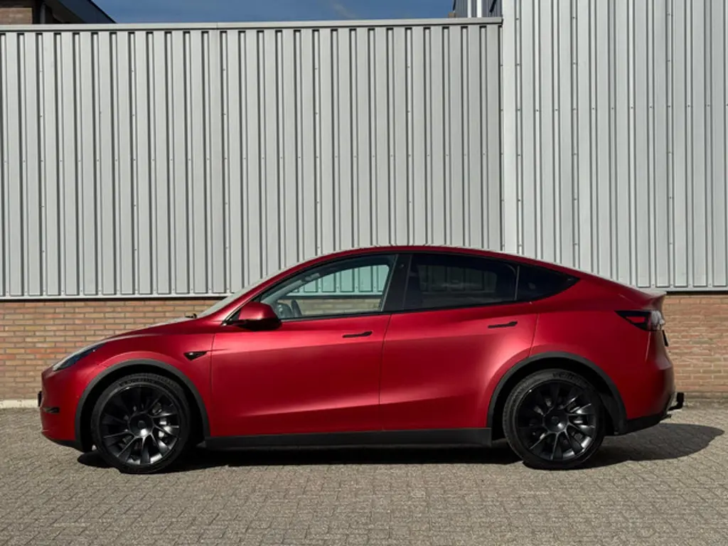 Tesla Model Y 2