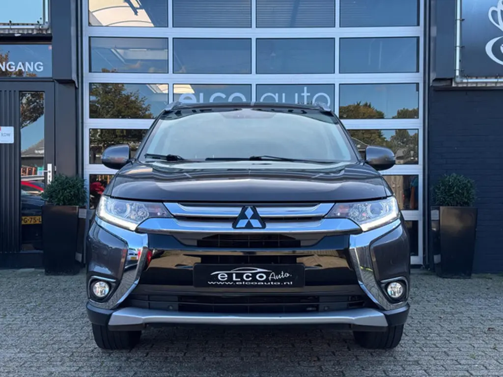 Mitsubishi Outlander 2