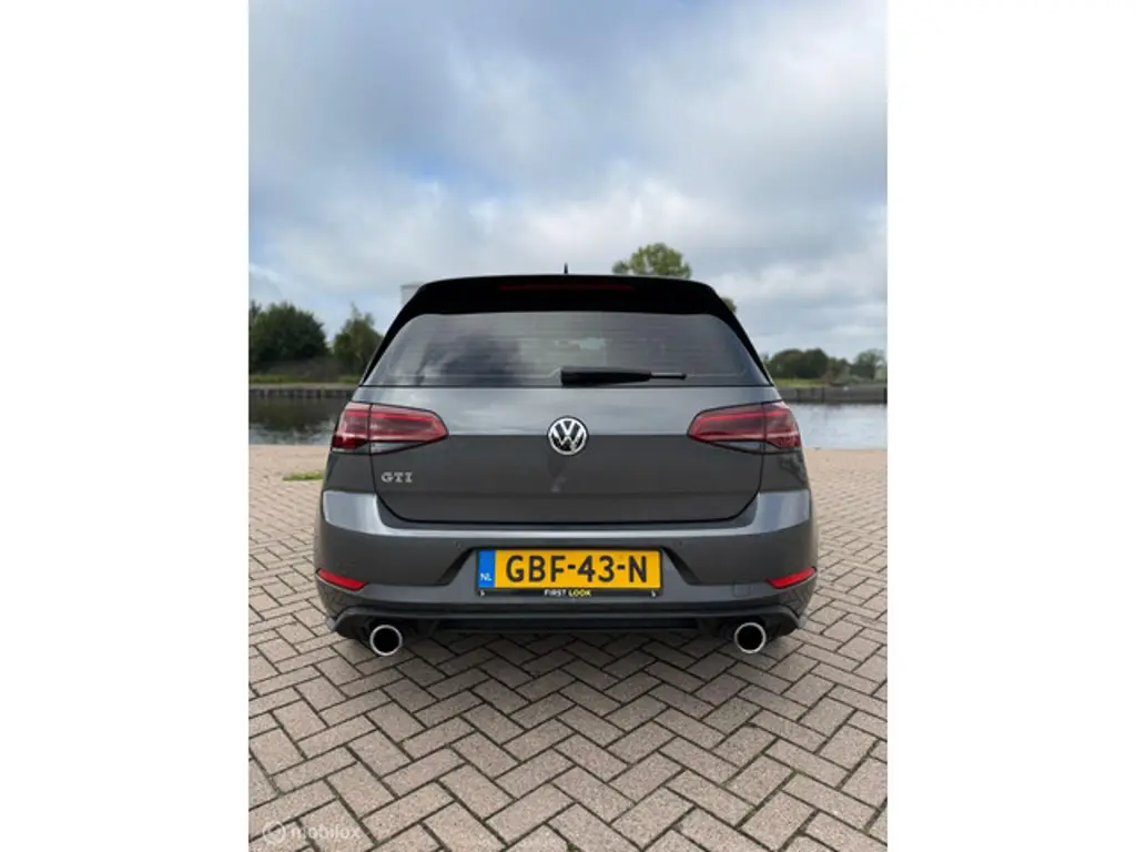 Volkswagen Golf 2