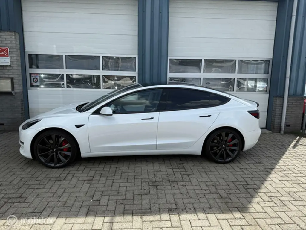 Tesla Model 3 2